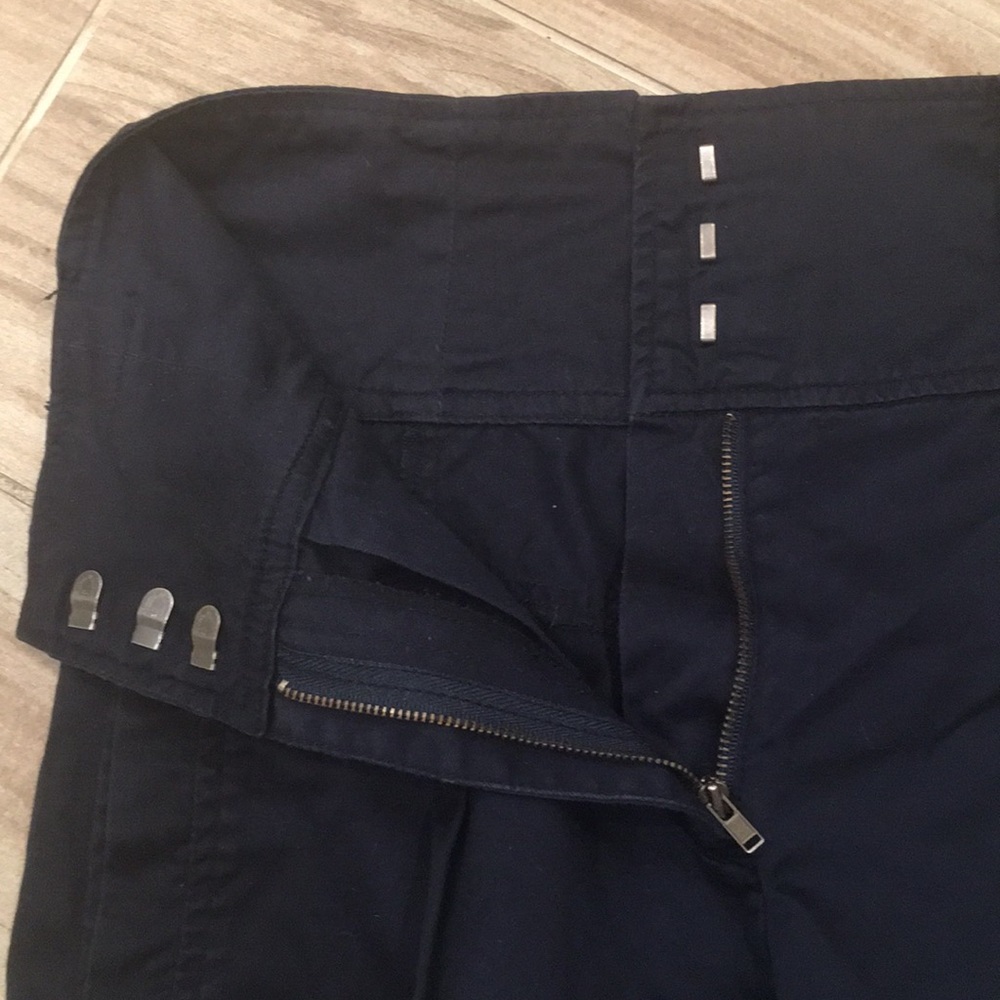 ✨ French Connection High Waisted Navy Shorts ✨ - Picture 5 of 8